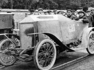 !1901 - 1925: L&K začíná závodit, první automobil