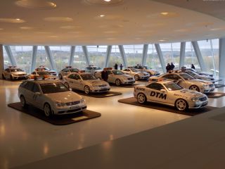 !Muzeum Mercedes a Porsche ve Stuttgartu