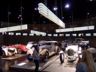 !Muzeum Mercedes a Porsche ve Stuttgartu