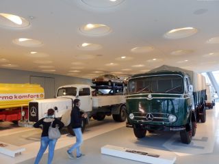 !Muzeum Mercedes a Porsche ve Stuttgartu