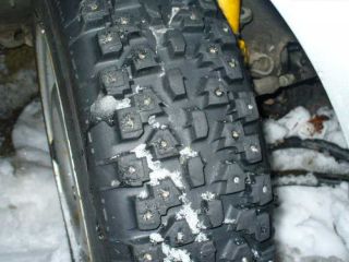 !Pneu s hroty na snih