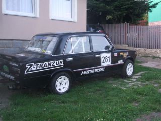 !Podval na zvodn auto 1500kg a disky na igula.