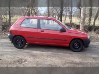 !Renault clio 1.4i