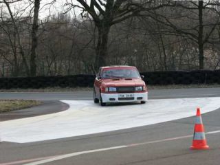 !prodam predni naraznik na skoda 120-rapid
